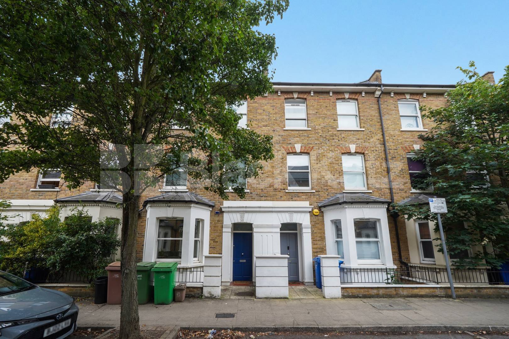 Boasting over 1350 Sq.Ft. of living and entertaining space Marcia Road, London Bridge